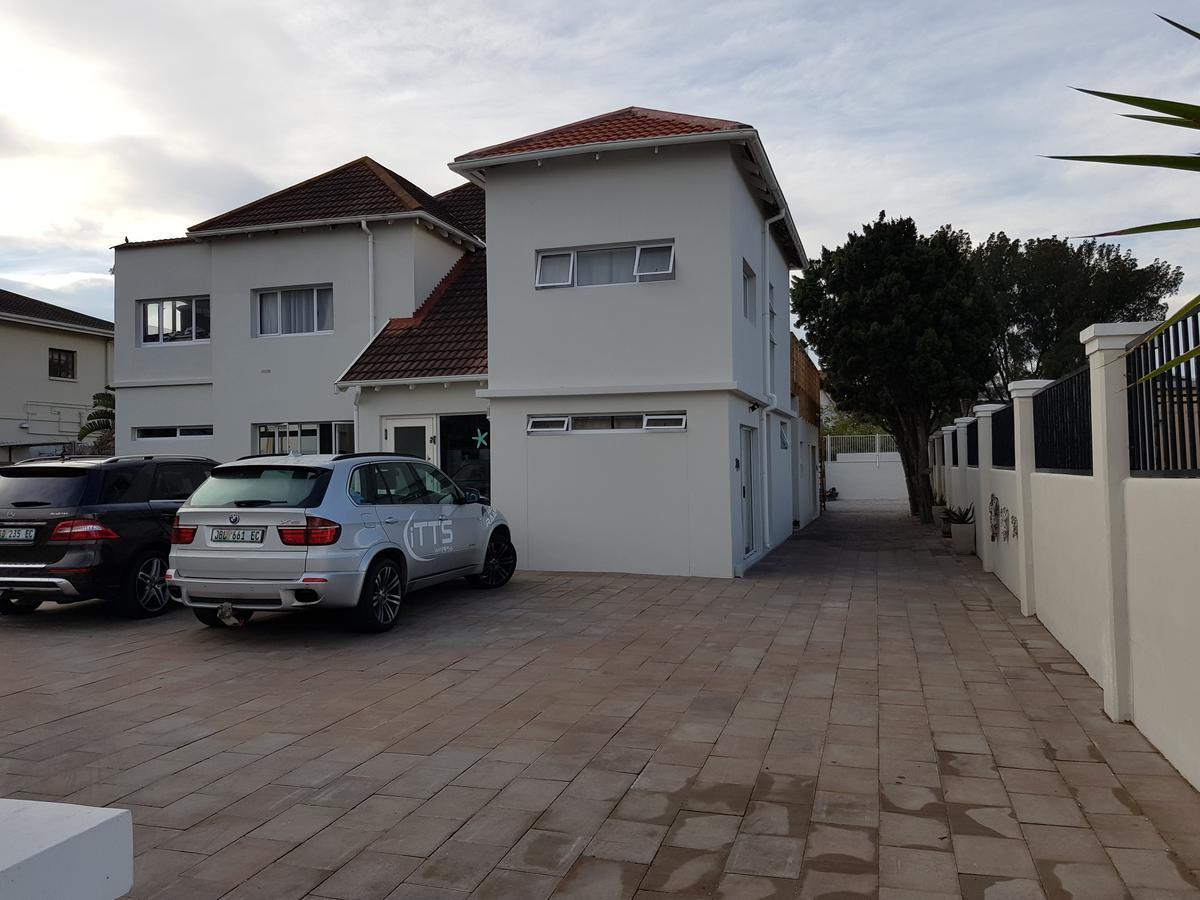 Beachway Guesthouse ポート・エリザベス エクステリア 写真